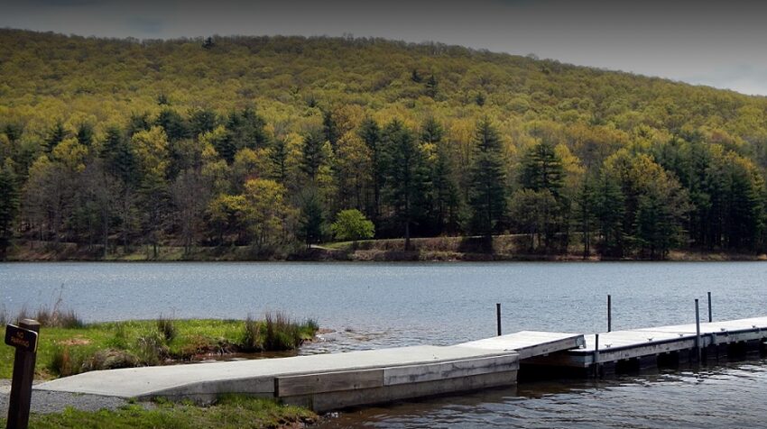 Moncove Lake